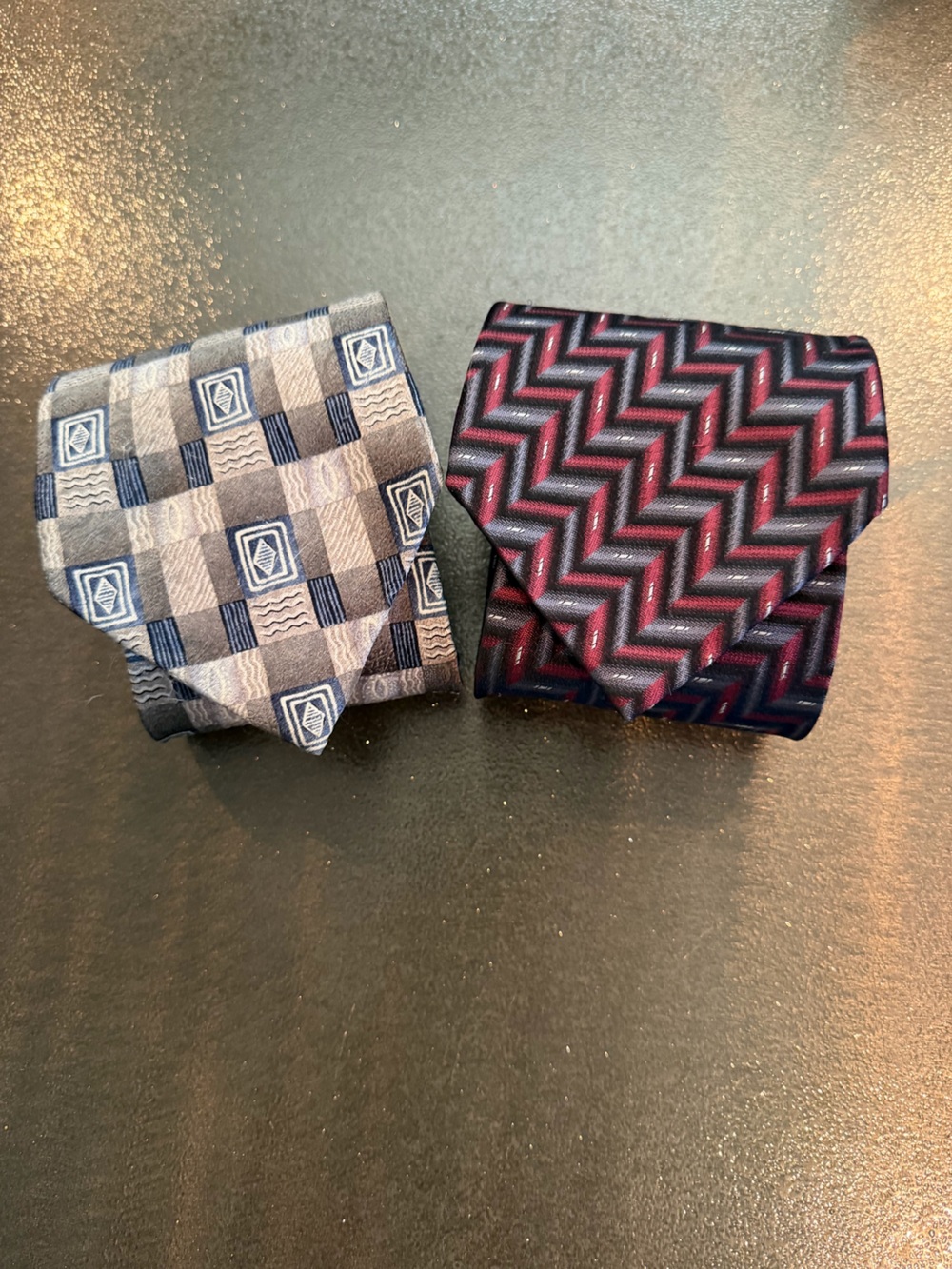 Van Heusen Men’s Neck Tie Bundle of 2 Geometric Pattern Silk Dress Ties. 👔👔